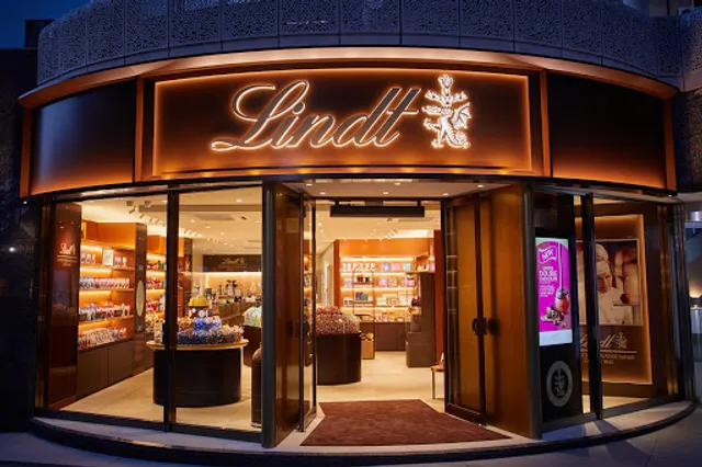 Lindt Chocolat Boutique & Cafe Omotesando Flagship