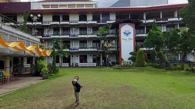 Royal Hotel and Convention Tretes By THM