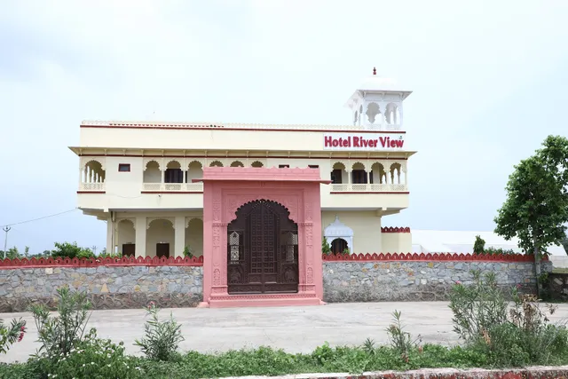 Hotel River View - Best Hotel In Dhariyawad, Best Restaurant in Dhariyawad, Best Garden View In Dhariyawad