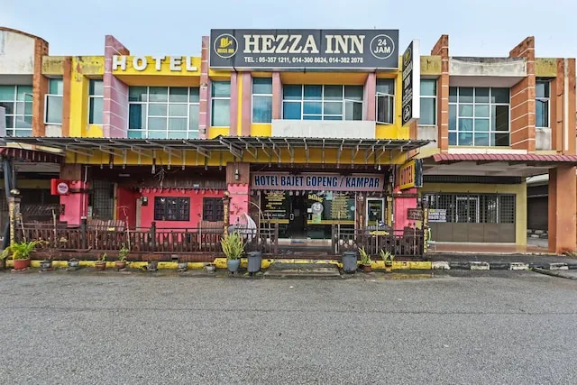 OYO 90792 Hezza Inn