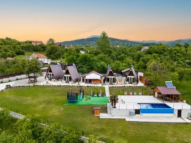 Cabanele Adyana&Raysa