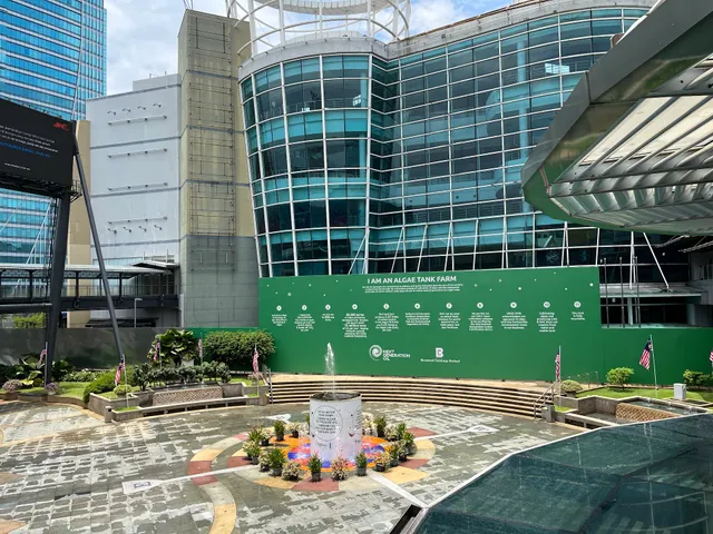 The Curve Water Fountain