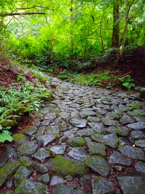 Hata-juku Ichirizuka (Tokaido Road Distance Marker)