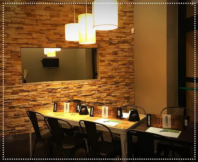 Roadhouse Bar Food & Drink