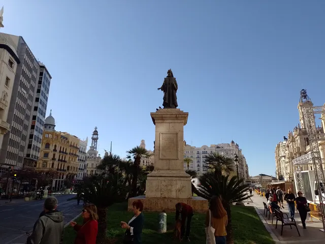 Monumento a Francesc de Vinatea