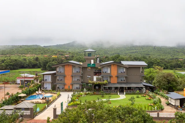 Stone Wood Hotel Amboli