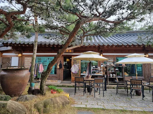 Sanjuk Hanok Village Han Jeongsik