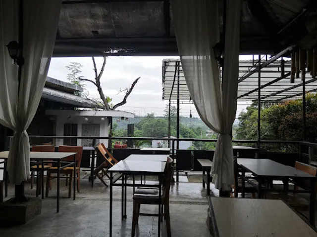 Eaden's Plate Kitchenette