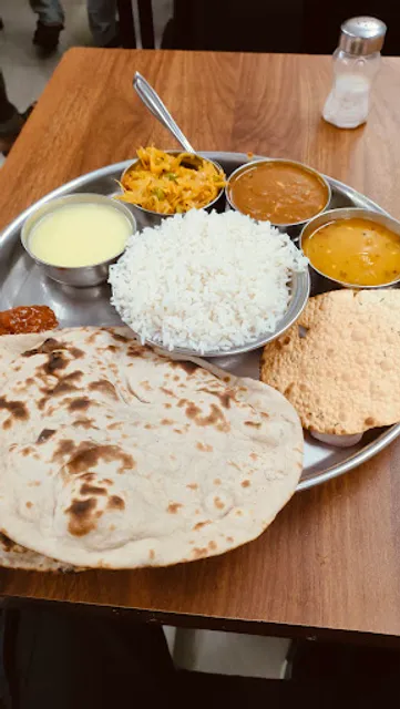 hotel navaratna sakinaka