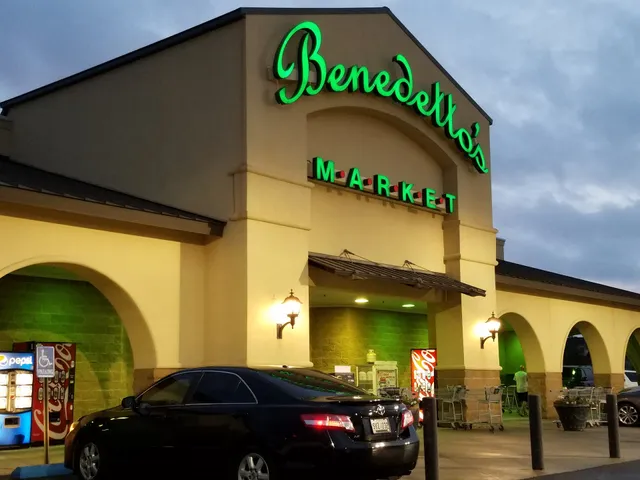 Benedetto's Market Land And Marine