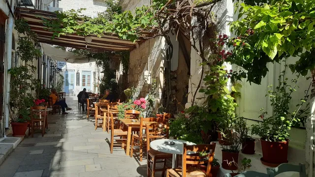 Το Σοκακι Της Ευτυχιας