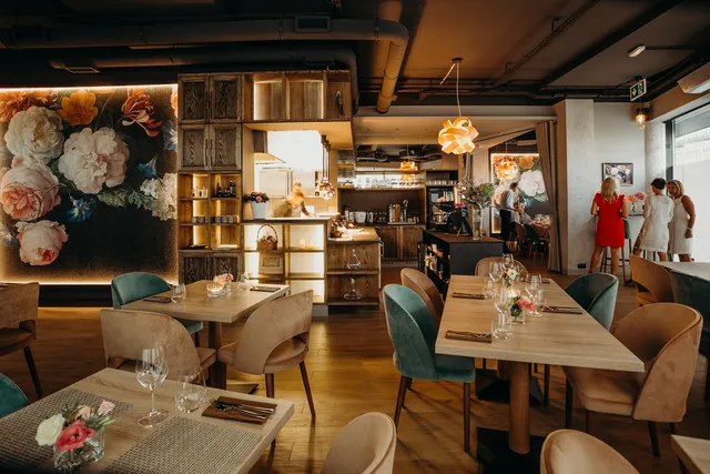 Przystań Tu. Bistro&Wine.