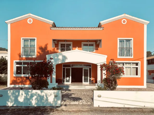 ALEXIS Pool Apartments