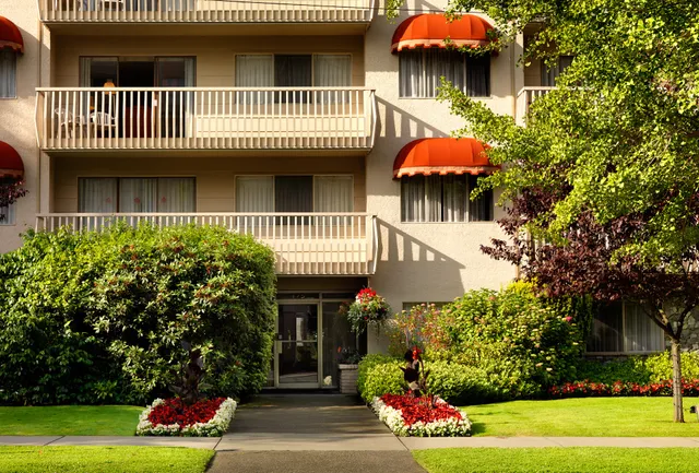 Royal Scot Hotel & Suites