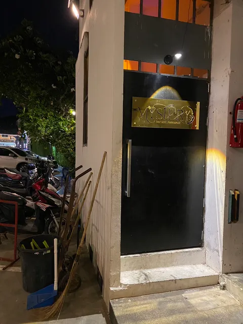 Mystery Bar and Restaurant