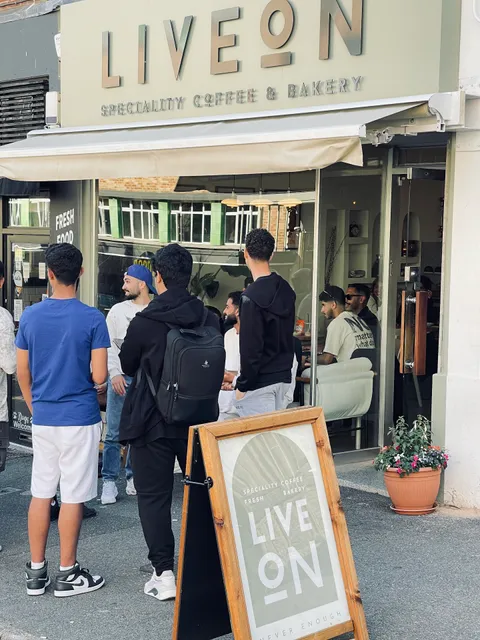 live on cafe & bakery