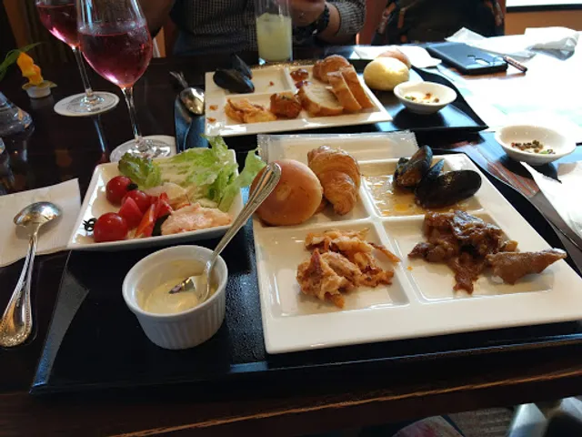 Restaurant & Bar “SKY J”／JR Tower Hotel Nikko Sapporo