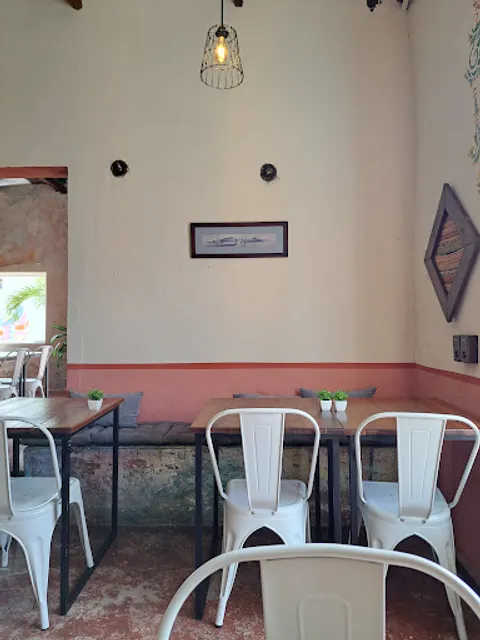 Mucuy Jugos & Breakfast