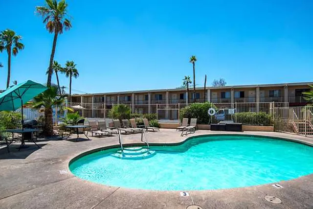 Quality Inn & Suites Phoenix NW - Sun City