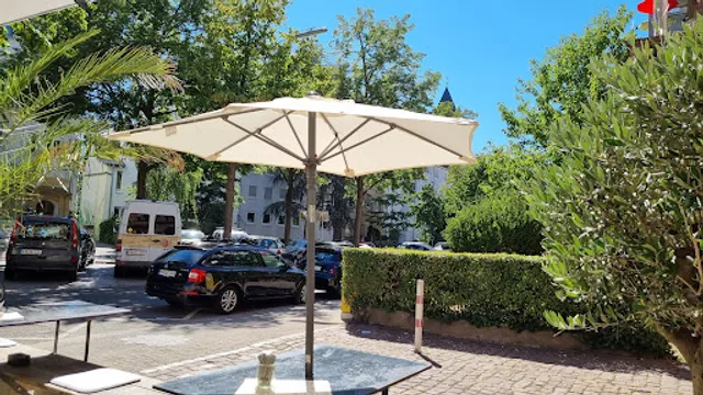 LUUC Café Deli Wein