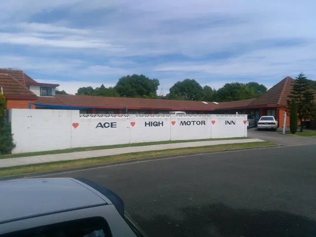 Ace High Motor Inn