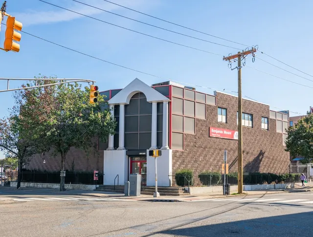 Tsigonia Paint & Hardware