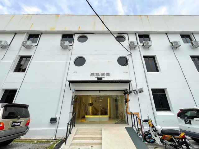 LiLi Stay By The Beach