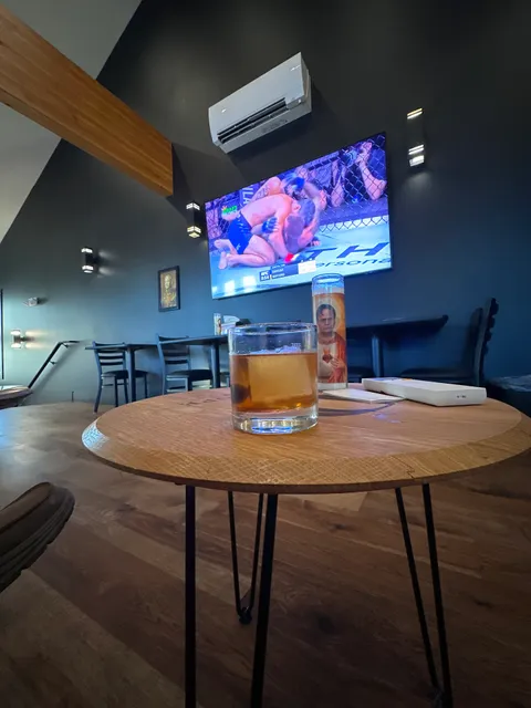 Arlington Taphouse & Food Carts