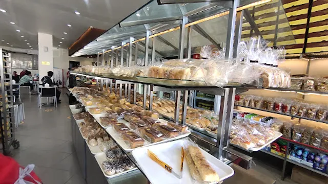 Roti Tiam Bakery And Café