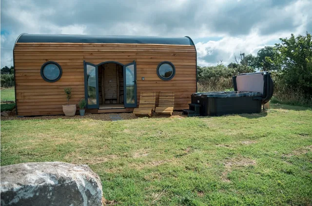 OLJU lodges Kennall valley