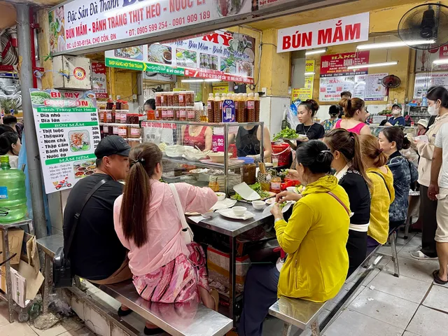 Khu Ẩm Thực Chợ Cồn -식사 공간