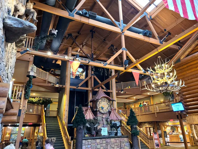 Bear Paw Sweets & Eats