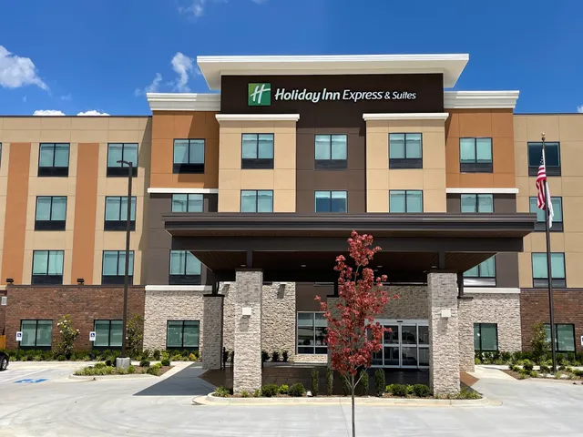 Holiday Inn Express & Suites Ft. Smith - Airport by IHG