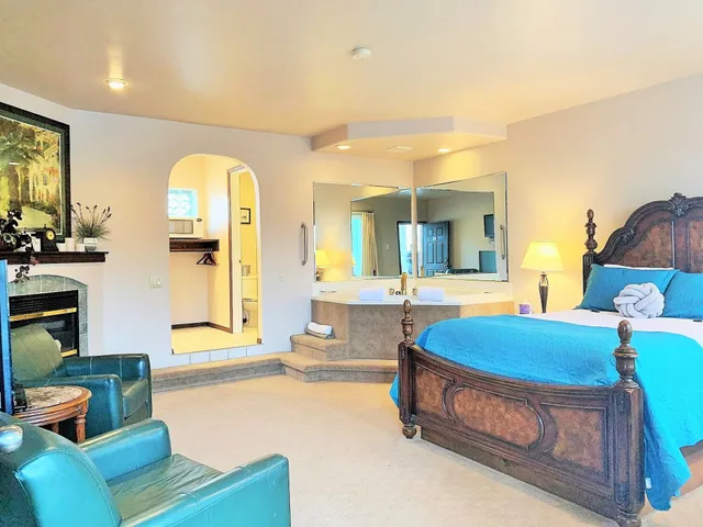 Breakers Boutique Inn