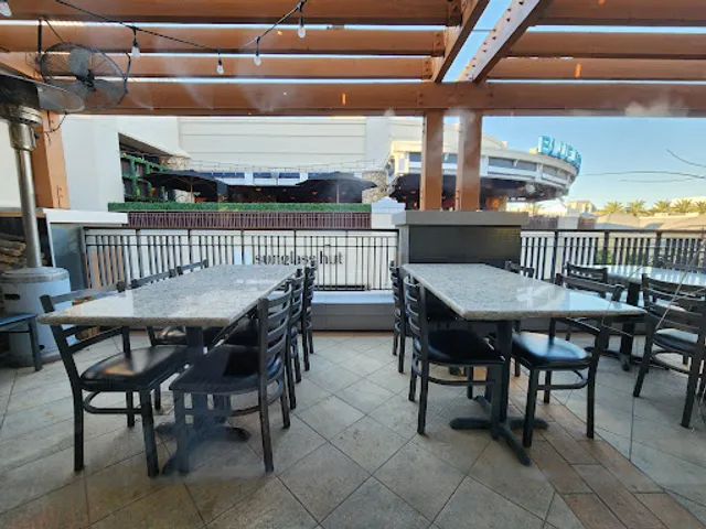 Milano Restaurant & Bar