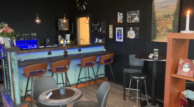 Nedenom og Hjem Vinbar