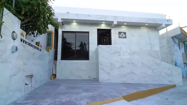 THE WHITE HOUSE ***** Villa