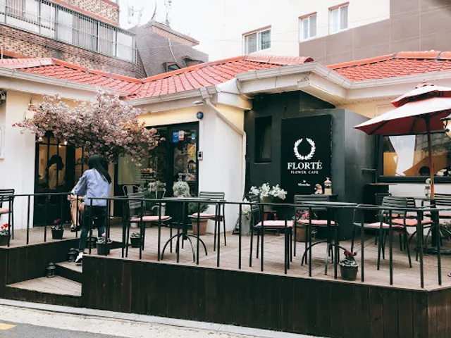 Lovin' Her Flower Cafe & Bar