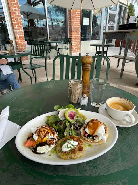 5 Points Market & Restaurant