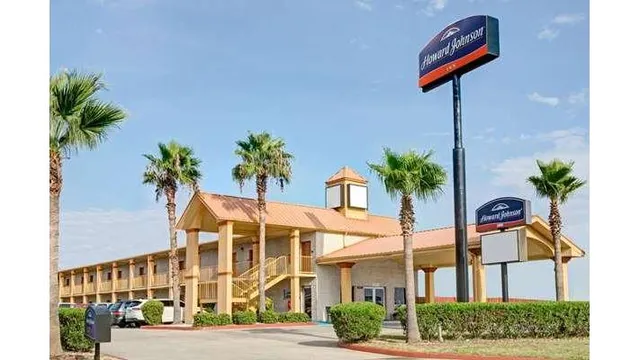 Howard Johnson by Wyndham Galveston