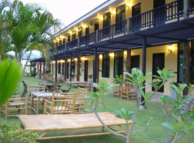 Apple's Retreat by apple & noi