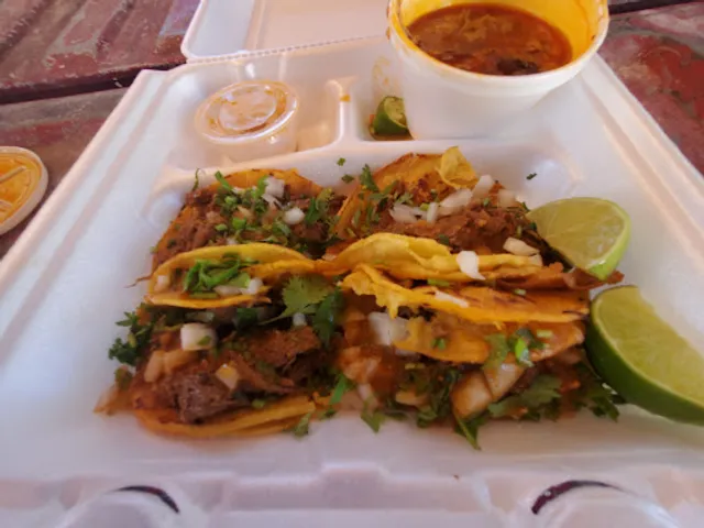 Famosos Burritos & More