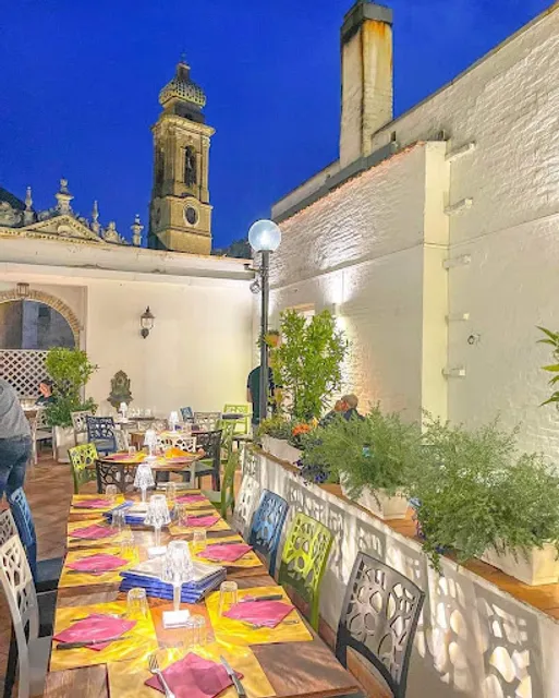 Pizzeria Mediterraneo / Hemingway Cafè