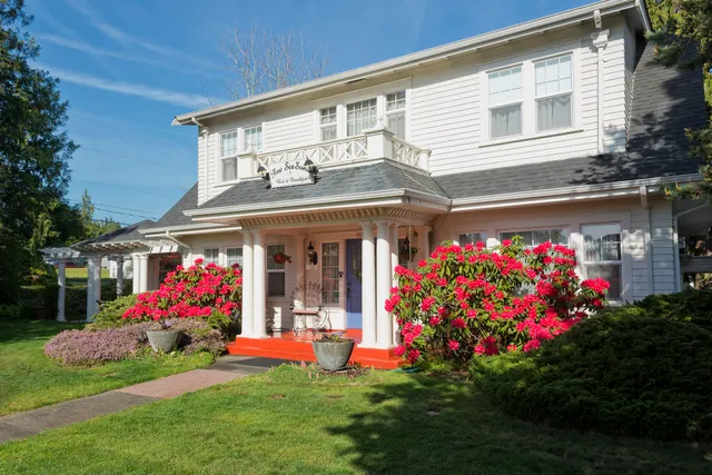 Five SeaSuns Bed and Breakfast