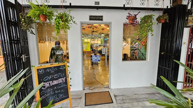 Naiss Cafe and Restaurant