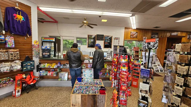 Dam Overlook Gifts and Grill