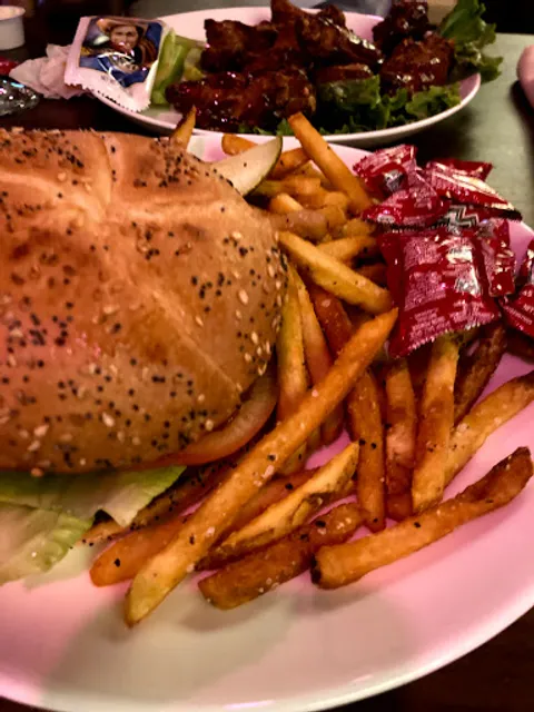 Cascadia Restaurant & Bar