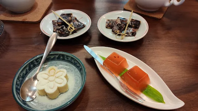 捨茶外人文茶館