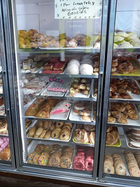 Panaderia Leslie's - Bakery & Antojitos