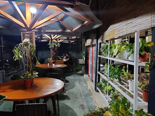 Leslie Cafe & Laundry